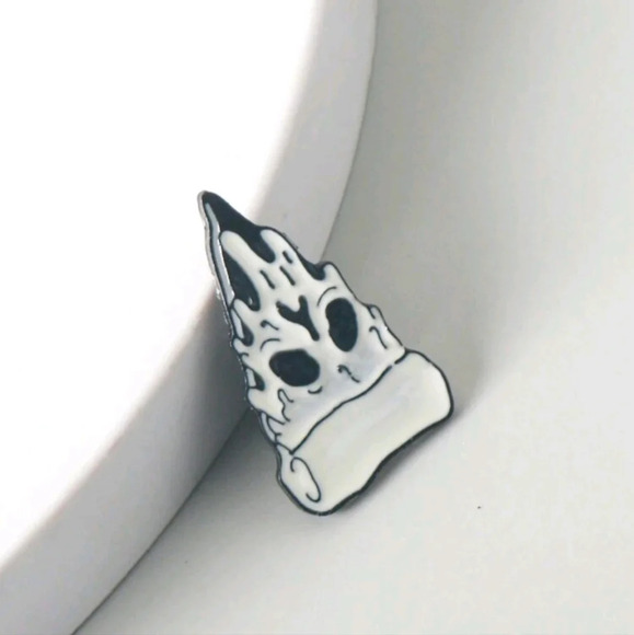 Black white pizza slice skull enamel brooch pin clothes hat bag denim backpack - Picture 2 of 5